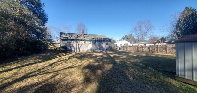 Foto del edificio - 2812 Hermitage Dr