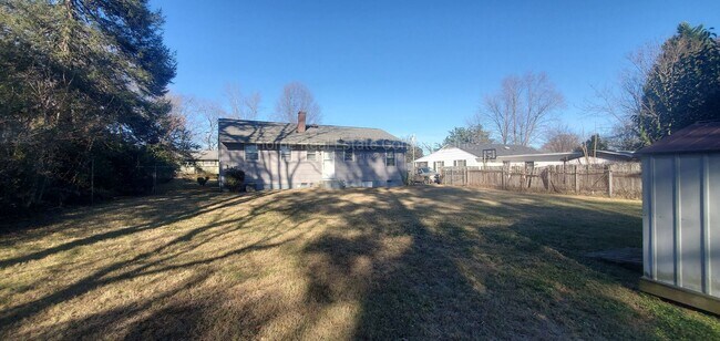 Foto del edificio - 2812 Hermitage Drive