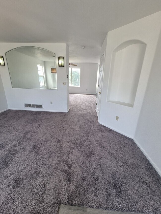 Building Photo - 3 Bedroom Single Family Home in Parker