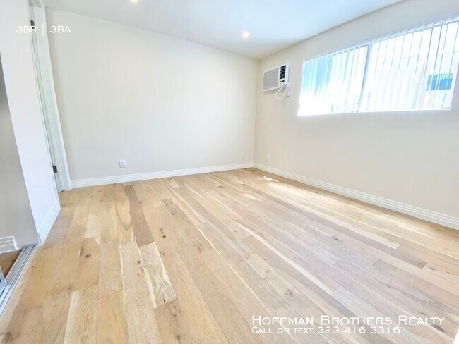 Building Photo - 430 S St Andrews Pl Los Angeles CA 90020