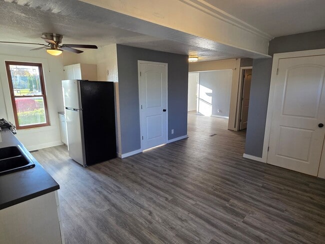 Building Photo - 2 bedroom Mukwonago home