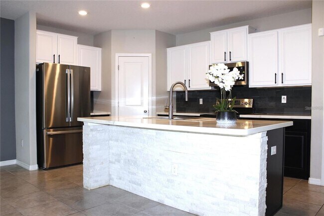 Foto del edificio - 17035 Peaceful Valley Dr