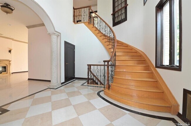 Foto del edificio - 108-35 66th Rd