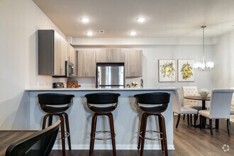 1BR, 1BA - 888SF - Barrington Square Luxury Apartments