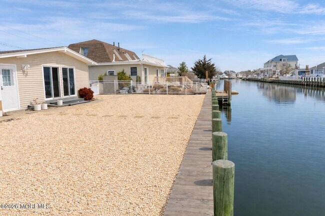 Foto del edificio - 825 Leeward Dr