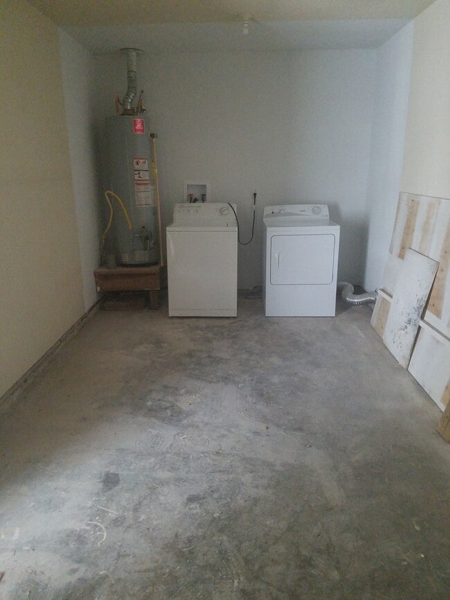 Foto del edificio - 2 bedroom 1 bath 43rd Ave. L - pet friendly