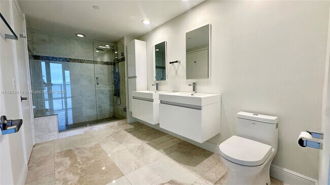 Building Photo - 465 Brickell Ave