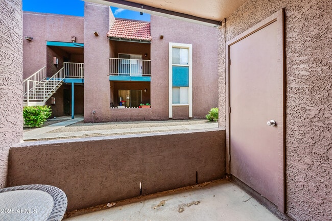 Foto del edificio - 16602 N 25th St