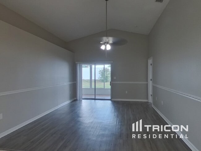 Building Photo - 2950 Canoe Cir