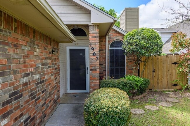 Photo - 1902 Lee Dr House