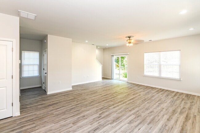 Building Photo - 337 Kirby Dr, Charlotte, NC