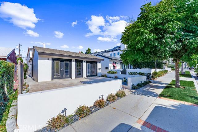 Building Photo - 617 Poinsettia Ave