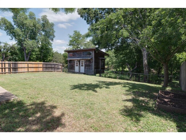Building Photo - 7623 Scenic Brook Dr