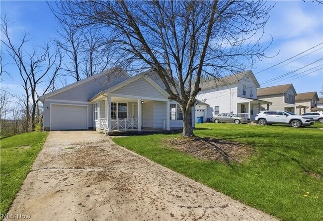 Building Photo - 127 Blackburn St