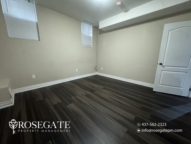 Photo du bâtiment - Pet-Friendly 1 Bedroom + Den Corner Condo with Parking & Locker – North York