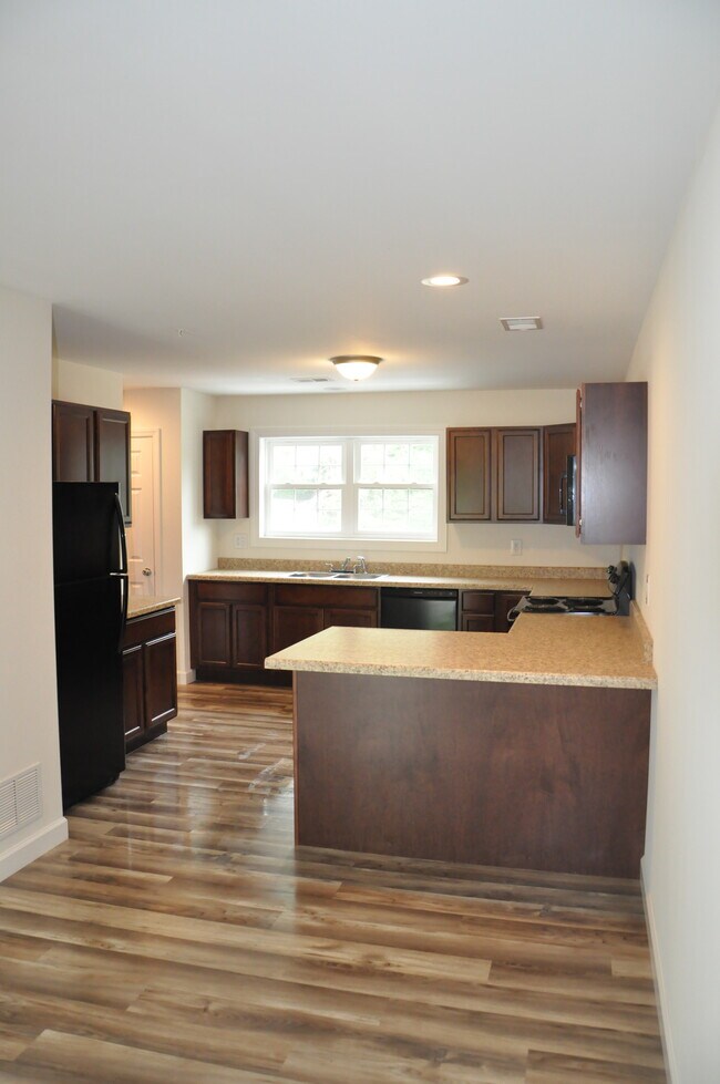 Building Photo - 12 Cattail Cir