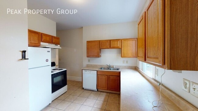 Building Photo - 180 W 8th Ave