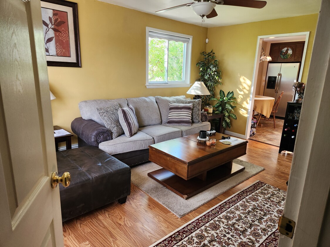 Living room - 1841 Rhawn St