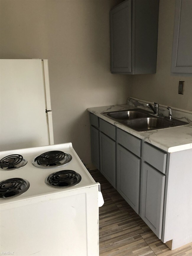 Foto del edificio - Studio, 1 bath  - 4609 E Washington St 9