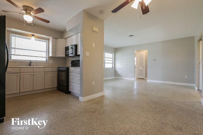 Foto del edificio - 75 Lakeview Ln