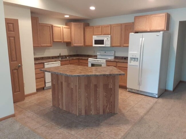 Building Photo - 800 Angel Ct., Apt 101