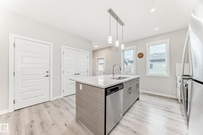 Building Photo - 6536 Chappelle Vis S W