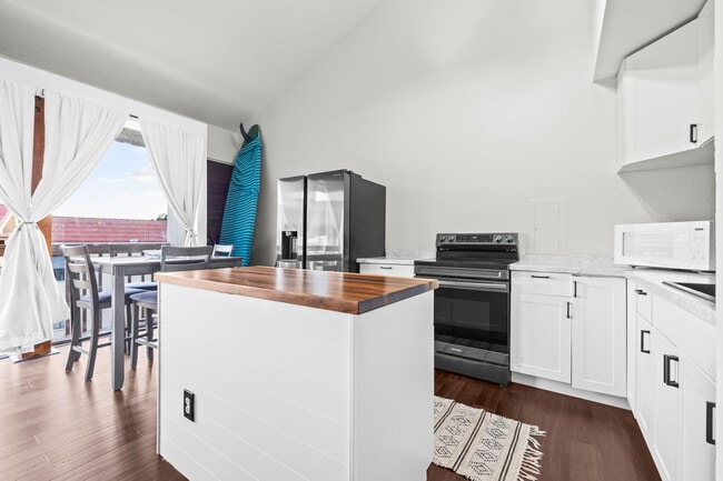 Building Photo - 84-621-755 Ala Mahiku St