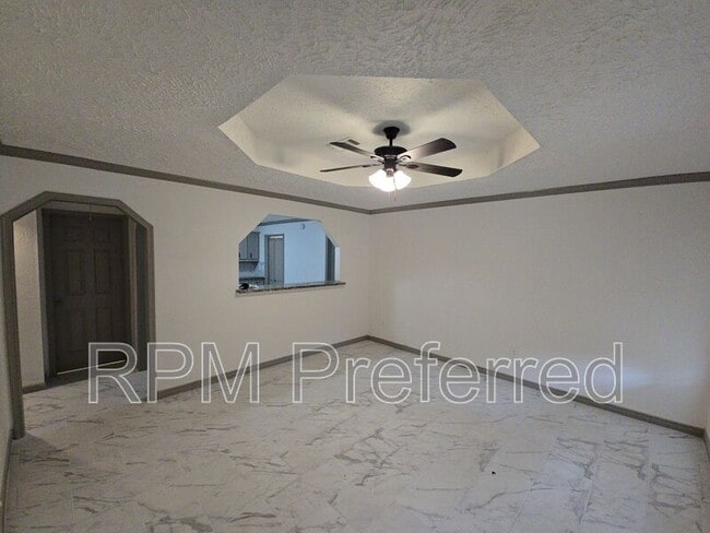 Building Photo - 9010 Linda Vista Rd