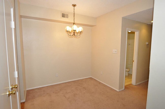 Building Photo - 7011 N Holiday Dr