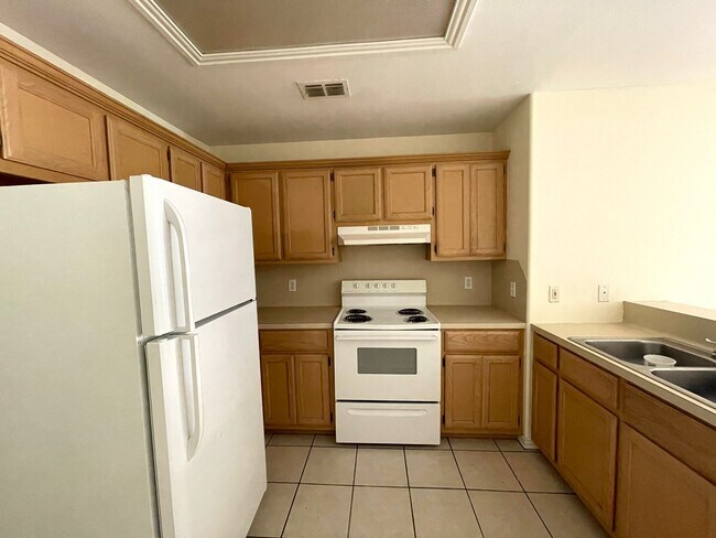 Foto del edificio - 1223 W Carmen Ave