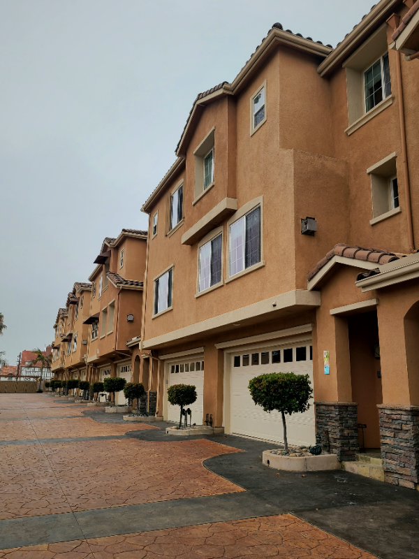 Building Photo - 2752 Carlsbad Blvd