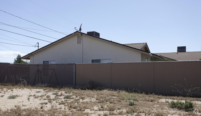 Building Photo - Tokage Manor