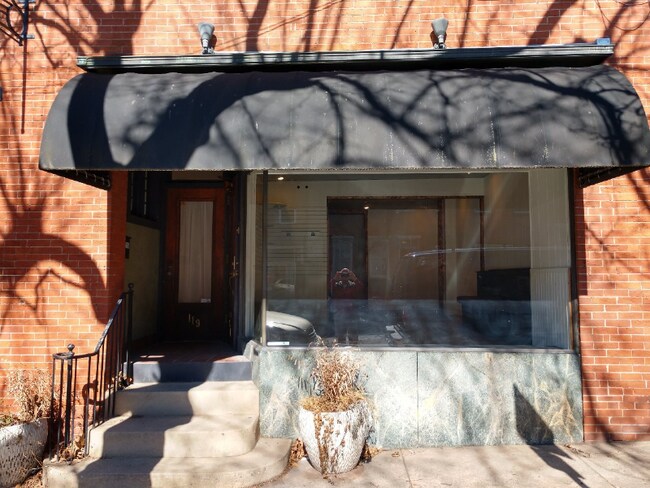 Building Photo - 121 E Chestnut St
