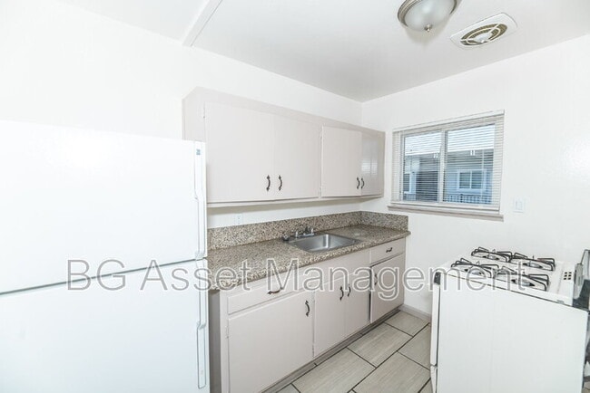 Building Photo - 728 Darina Ave
