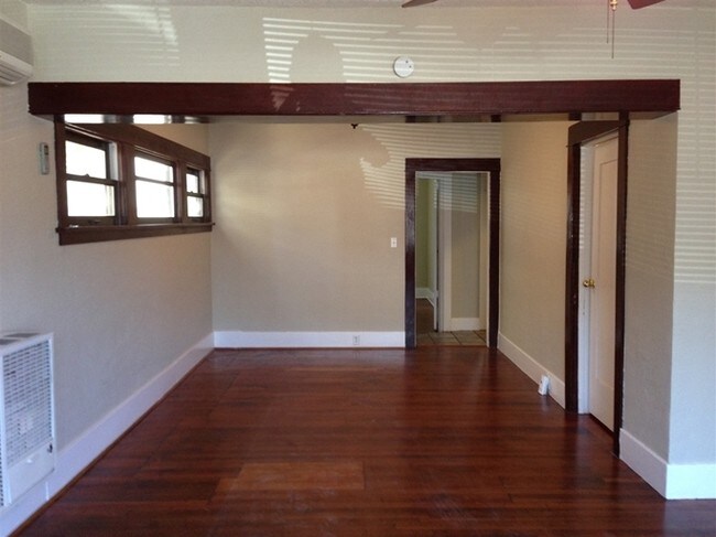 Interior Photo - West Ivy