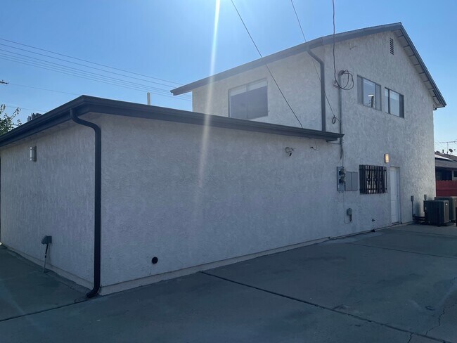 Foto del edificio - 9791 Arleta Ave