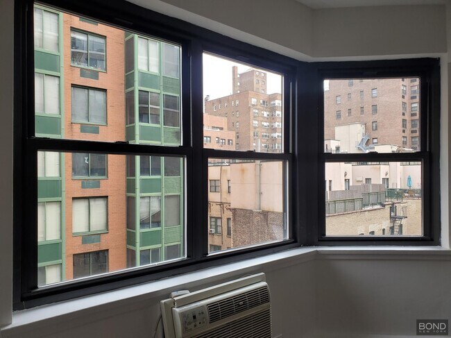 Foto del edificio - 219 E 69th St