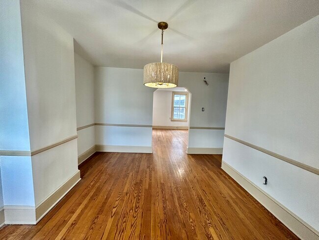 Foto del edificio - 1328 N Washington St