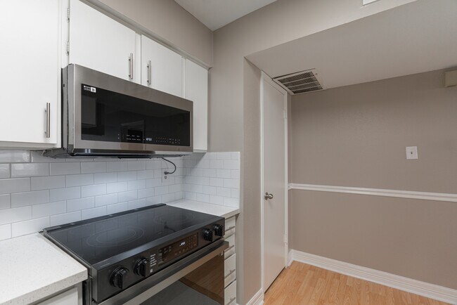 Foto del edificio - 4635 Wild Indigo St
