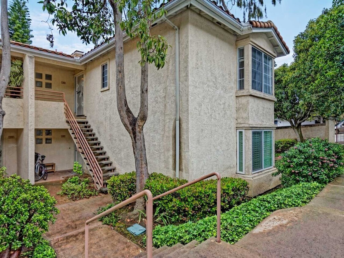 Foto principal - Sunny Top Floor Condo With Private Balcony...