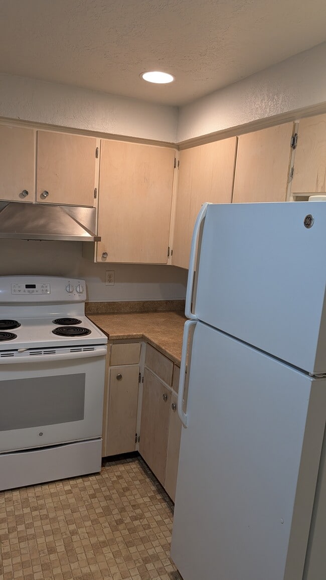 Building Photo - 1600 Traverse St