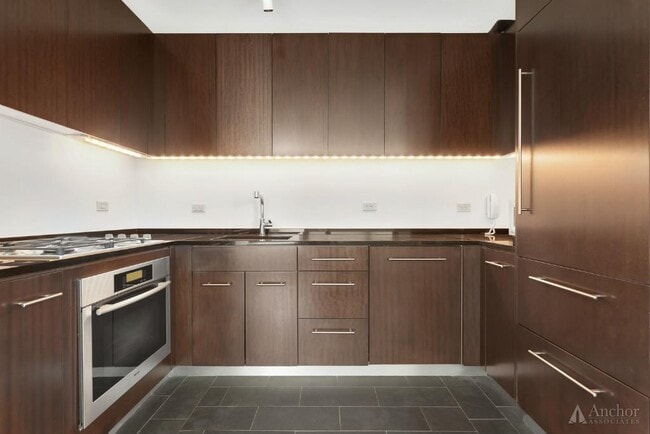 Kitchen - 40 Broad Street #PH4A