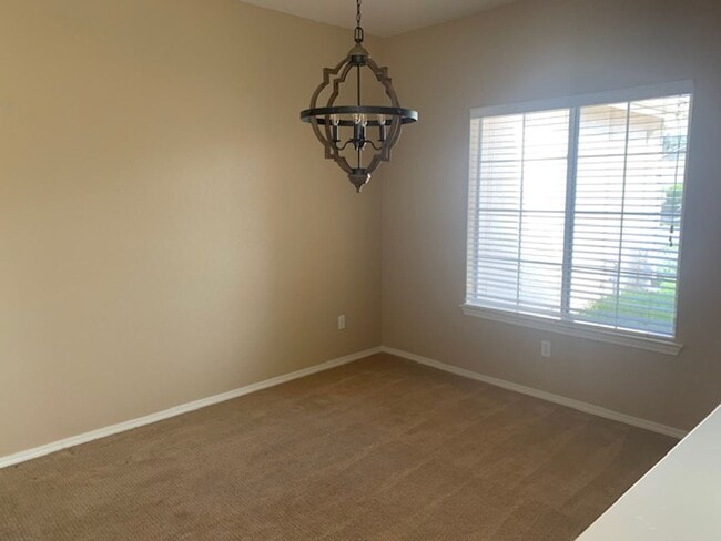 Foto del edificio - 3 Bedroom, 2 Bath Home with attached 3 car...