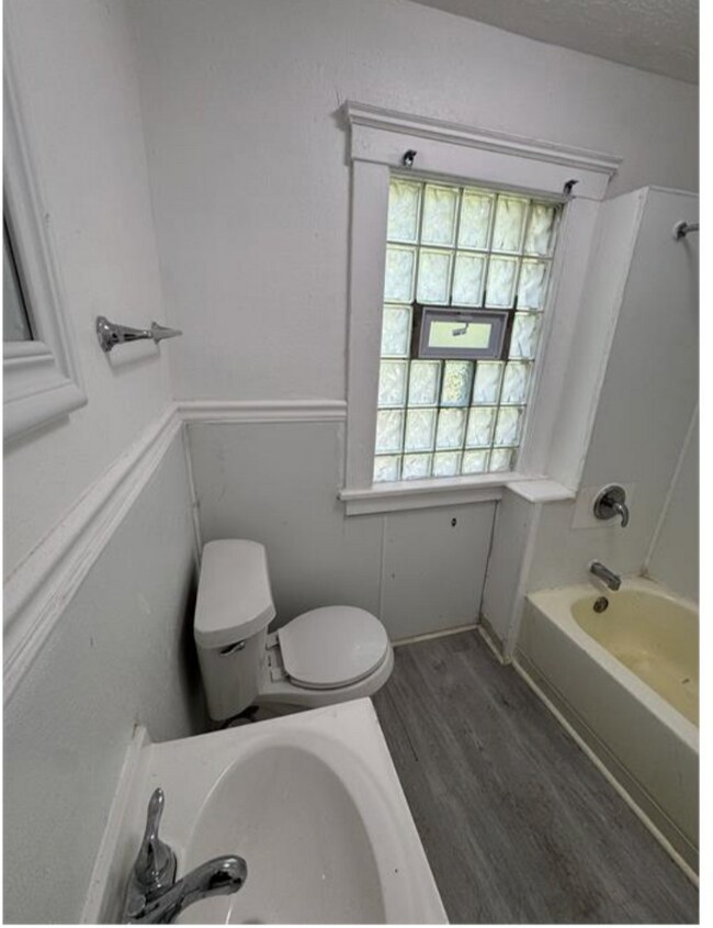 Foto del edificio - 1246 E 113th St