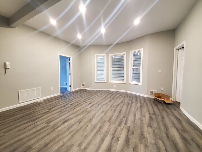 Unit 1 - 220 N 5th St