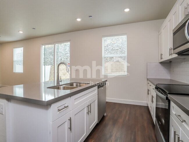 Building Photo - 6553 Enlightenment Dr