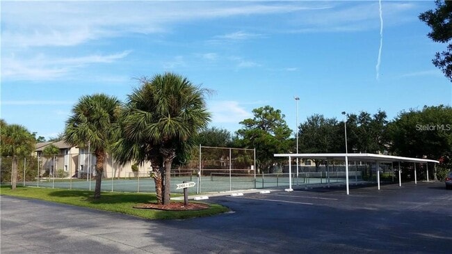 Foto del edificio - 2745 Hidden Lake Blvd
