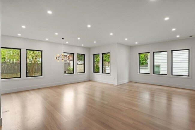 Foto del edificio - 117 Thorndike St