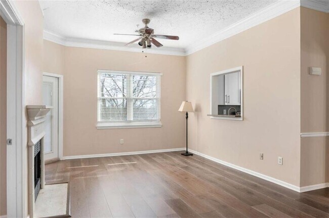 Foto del edificio - 5559 Glenridge Dr