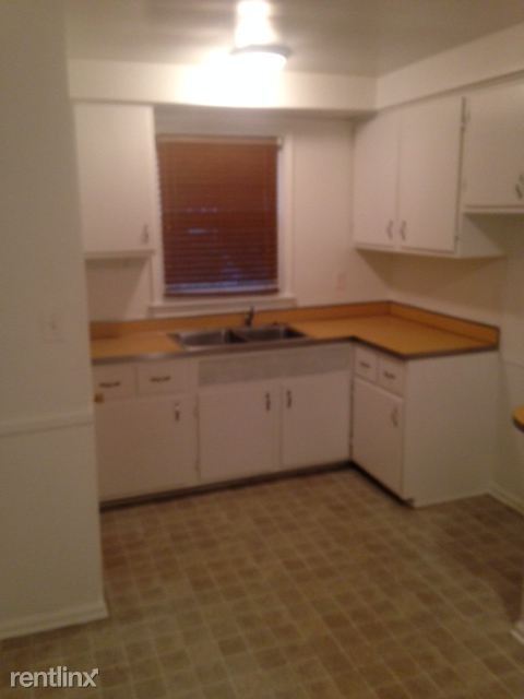 Building Photo - 3 br, 1.5 bath House - 19279 Tyrone St